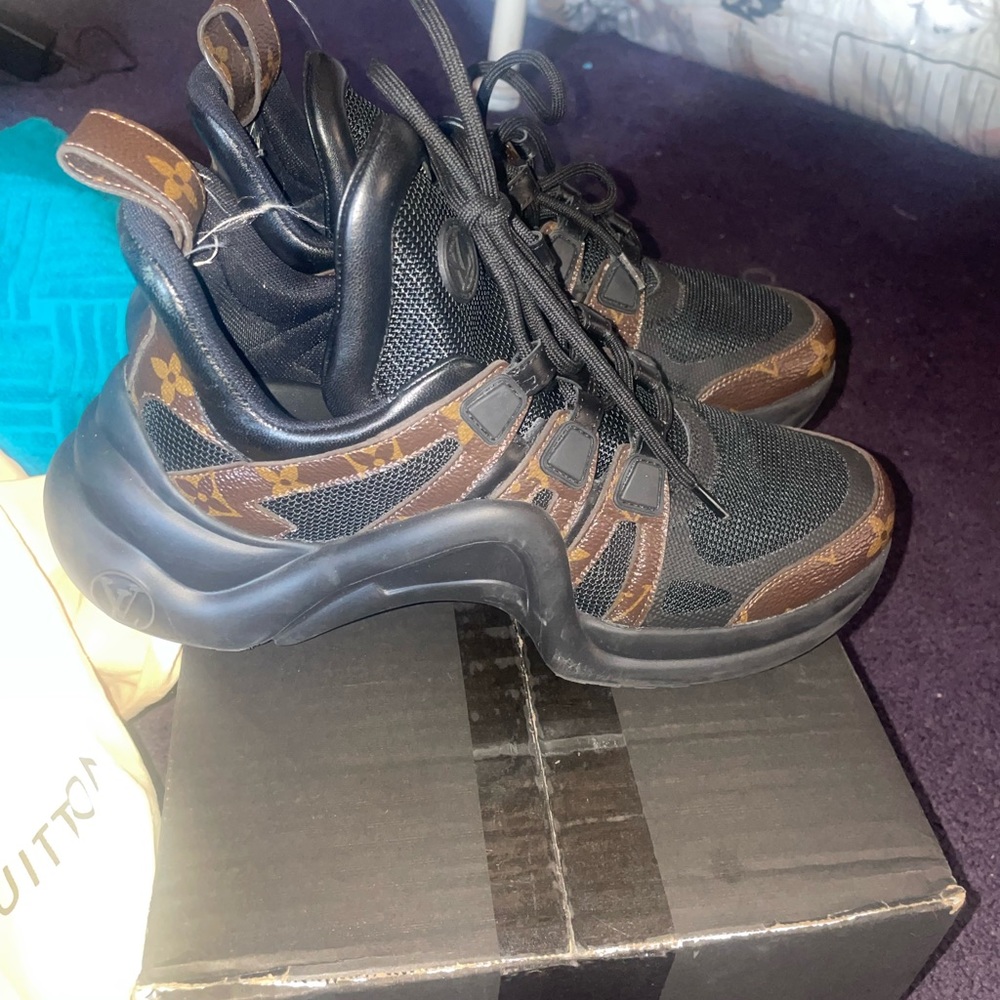 Louis Vuitton sneakers, No sign of wear Too small for me,dust bag included